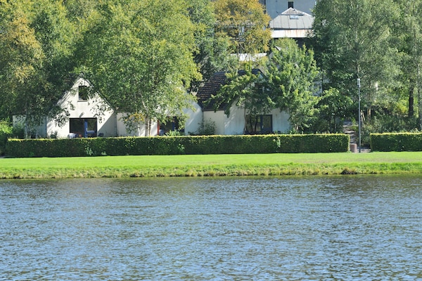 Foto van Huisje aan het meer in Vielsalm met sauna - Vakantiehuis in Vielsalm - ExteriorSummer