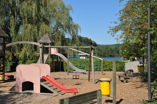 Foto van Huisje aan het meer in Vielsalm met sauna - Vakantiehuis in Vielsalm - ParkFacilities