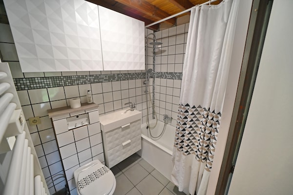 Foto van Bungalow aan het Lac de Vallée de Rabais - Vakantiehuis in Virton - BathRoom