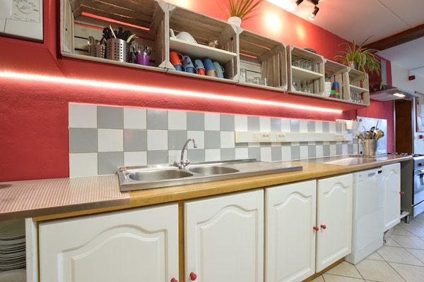 Foto van Een goed ingerichte en comfortabele gîte - Vakantiehuis in Roy - Kitchen
