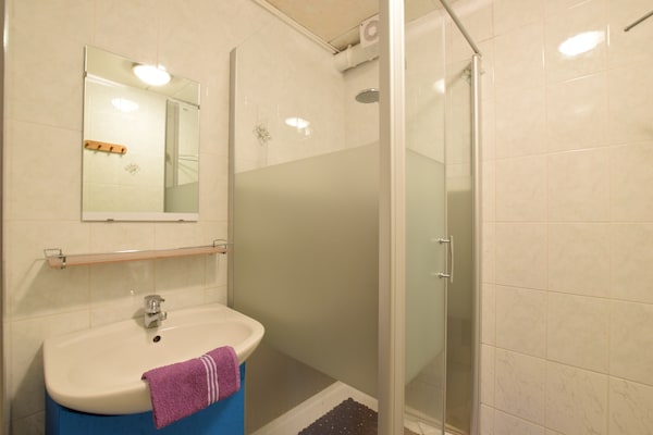 Foto van Een goed ingerichte en comfortabele gîte - Vakantiehuis in Roy - BathRoom