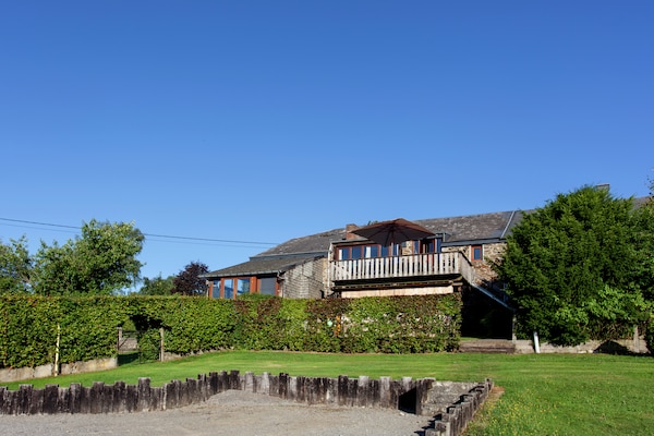 Foto van Een goed ingerichte en comfortabele gîte - Vakantiehuis in Roy - ExteriorSummer