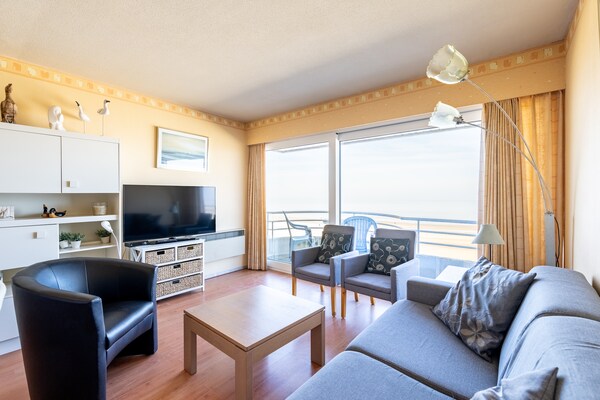 Foto van Appartement aan zee in Blankenberge met uitzicht - Vakantiehuis in Blankenberge - LivingRoom