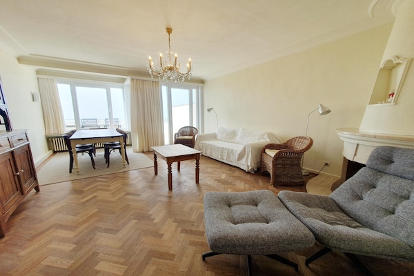Foto van Appartement in Oostende met Zeezicht - Vakantiehuis in OSTEND - LivingRoom