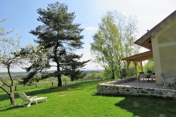 Foto van Vakantiehuis in Milíre bij Bohemer Woud - Vakantiehuis in Milire - TerraceBalcony