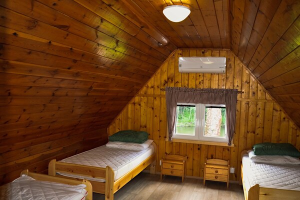 Foto van Ontspannend bosuitje met BBQ - Vakantiehuis in Kyjov - BedRoom