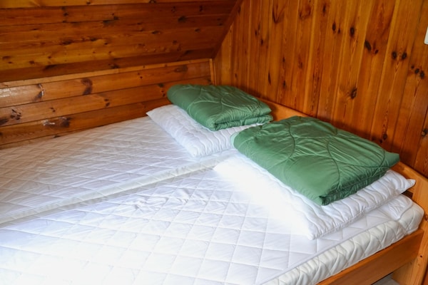 Foto van Ontspannend bosuitje met BBQ - Vakantiehuis in Kyjov - BedRoom