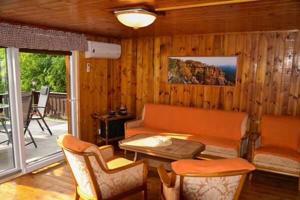 Foto van Ontspannend bosuitje met BBQ - Vakantiehuis in Kyjov - LivingRoom
