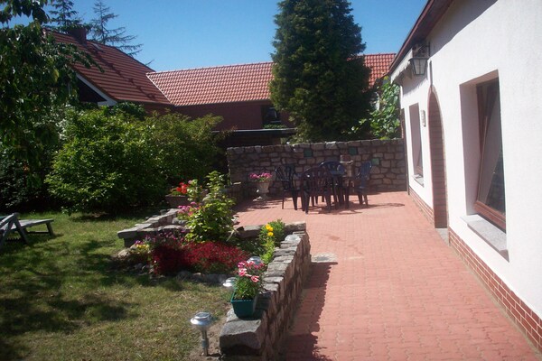 Foto van Rustige bungalow in Alt Bukow - Vakantiehuis in Alt Bukow OT Bantow - GardenSummer