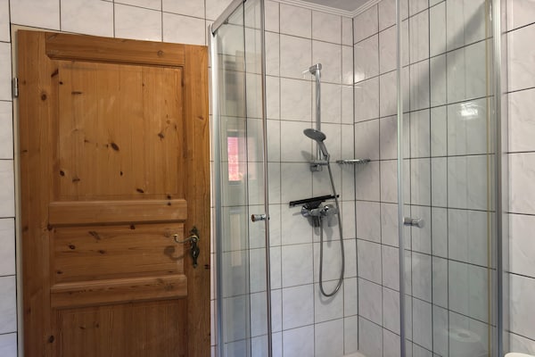 Foto van Ruime Eifel Escape - Vakantiehuis in Manderscheid - BathRoom
