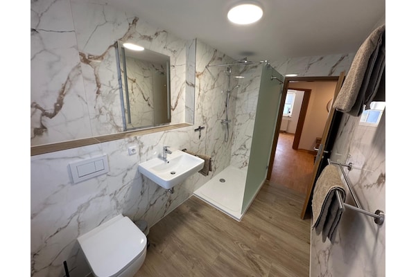 Foto van comfortabel vakantieappartement in Elstra - Vakantiehuis in Elstra - BathRoom