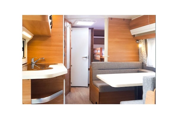 Foto van Caravan in Jebel met zwembad - Vakantiehuis in Jabel - Untagged