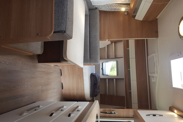 Foto van Caravan in Jebel met zwembad - Vakantiehuis in Jabel - Untagged