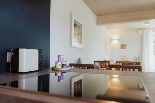 Foto van Halfvrijstaande woning in Scandinavische stijl - Vakantiehuis in Sagard - Kitchen