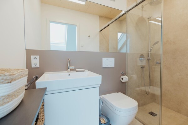 Foto van Halfvrijstaande woning in Scandinavische stijl - Vakantiehuis in Sagard - BathRoom