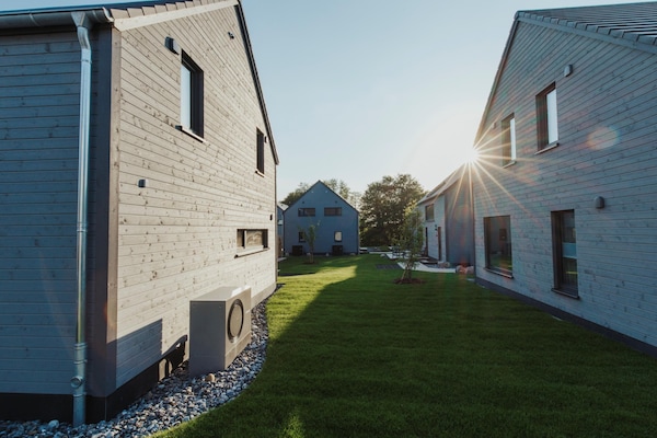 Foto van Halfvrijstaande woning in Scandinavische stijl - Vakantiehuis in Sagard - ExteriorSummer