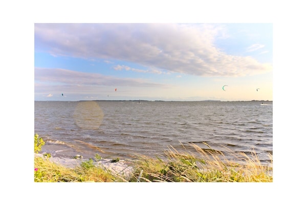 Foto van Bodden Bay Comfortabel vakantiehuis - Vakantiehuis in Wiek - AreaSummer5KM