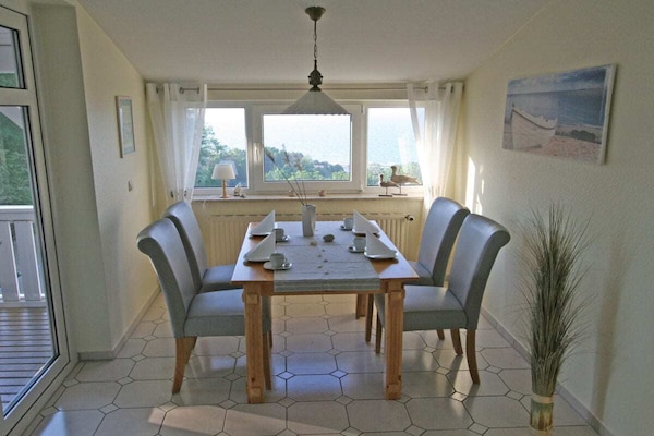 Foto van Königsstuhl Comfortabele vakantiewoning - Vakantiehuis in Göhren - DiningRoom