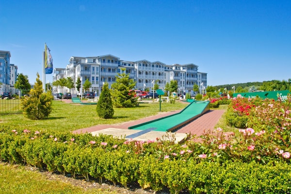 Foto van Charmant vakantieappartement voor 3 personen met balkon in Seepark Sellin - ExteriorSummer