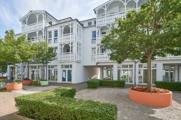 Foto van Baltic Sea holiday with dog and balcony in Sellin - Vakantiehuis in Sellin - ExteriorSummer