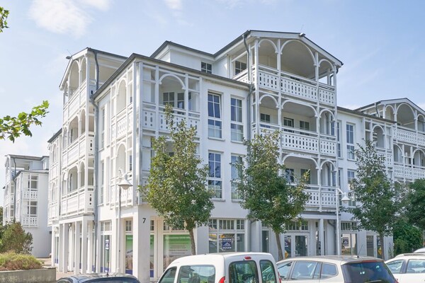 Foto van Baltic Sea holiday with dog and balcony in Sellin - Vakantiehuis in Sellin - ExteriorSummer