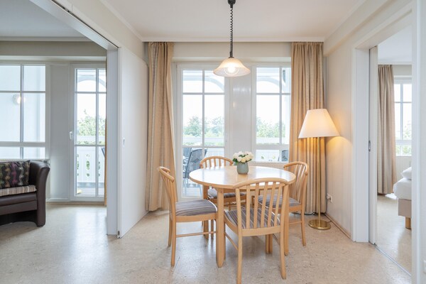 Foto van Baltic Sea holiday with dog and balcony in Sellin - Vakantiehuis in Sellin - DiningRoom