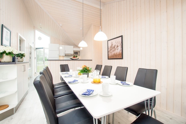 Foto van Beaside Wellness Chalet voor 10 personen - Vakantiehuis in Großenbrode - DiningRoom