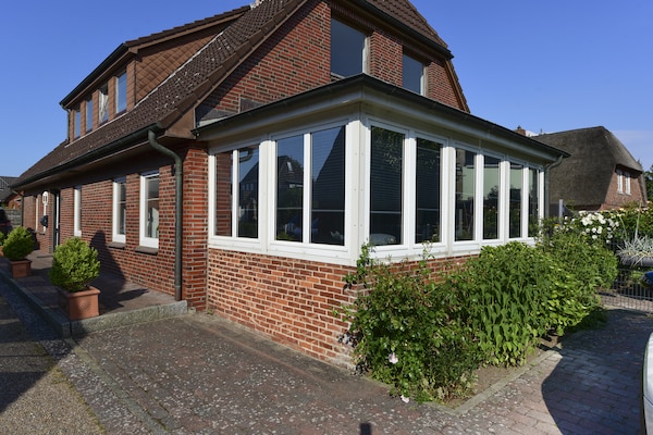 Foto van Vakantieappartement in Wyk Boldixum voor vier personen - ExteriorSummer