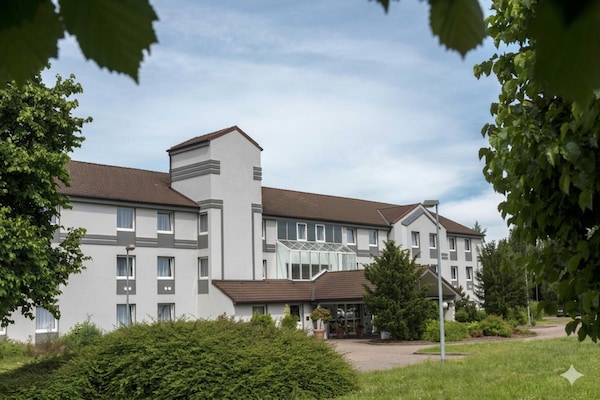 Foto van Peine Salzgitter Tweepersoonskamer 2 Aparte Bedden - HotelExteriorSummer