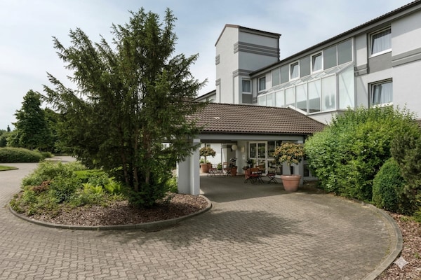 Foto van Peine Salzgitter Tweepersoonskamer 2 Aparte Bedden - HotelExteriorSummer