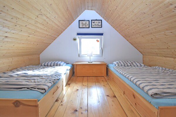 Foto van Gezellige schuilplaats, Wezerbergland - Vakantiehuis in Eichenborn - BedRoom