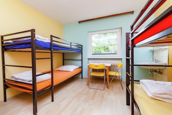Foto van hondvriendelijk groepshuis in Hessen met tuin - Vakantiehuis in Bad Zwesten-Wenzigerode - BedRoom