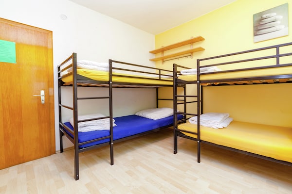 Foto van hondvriendelijk groepshuis in Hessen met tuin - Vakantiehuis in Bad Zwesten-Wenzigerode - BedRoom