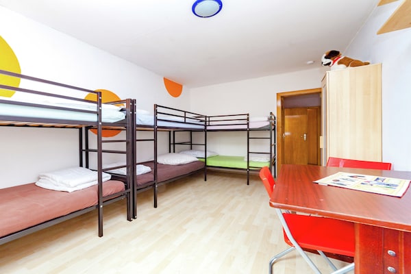 Foto van hondvriendelijk groepshuis in Hessen met tuin - Vakantiehuis in Bad Zwesten-Wenzigerode - BedRoom