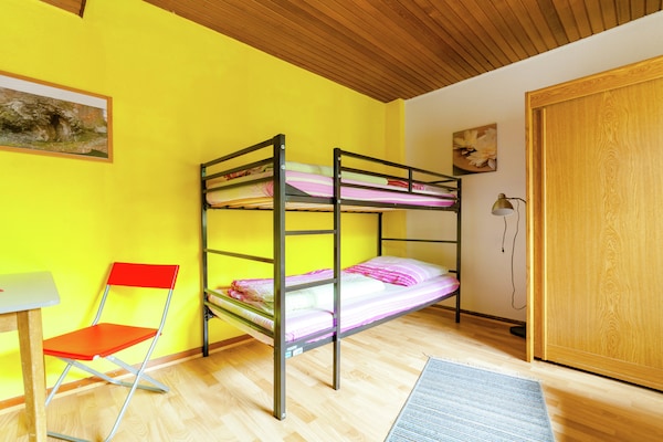 Foto van hondvriendelijk groepshuis in Hessen met tuin - Vakantiehuis in Bad Zwesten-Wenzigerode - BedRoom