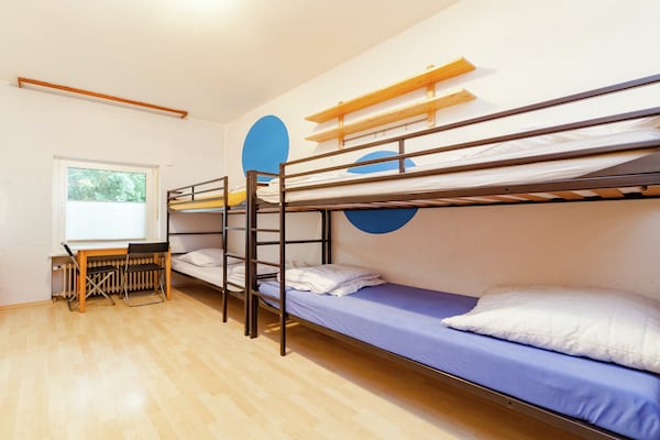 Foto van hondvriendelijk groepshuis in Hessen met tuin - Vakantiehuis in Bad Zwesten-Wenzigerode - BedRoom