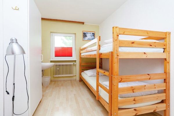 Foto van hondvriendelijk groepshuis in Hessen met tuin - Vakantiehuis in Bad Zwesten-Wenzigerode - BedRoom