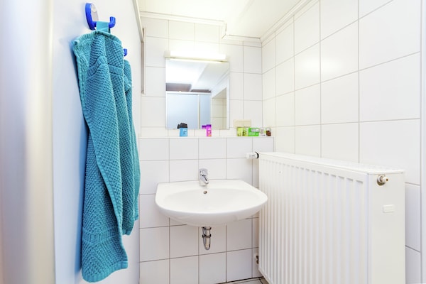 Foto van hondvriendelijk groepshuis in Hessen met tuin - Vakantiehuis in Bad Zwesten-Wenzigerode - BathRoom