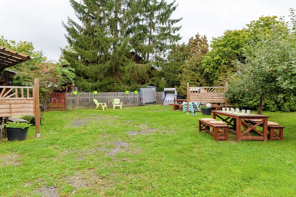 Foto van hondvriendelijk groepshuis in Hessen met tuin - Vakantiehuis in Bad Zwesten-Wenzigerode - GardenSummer