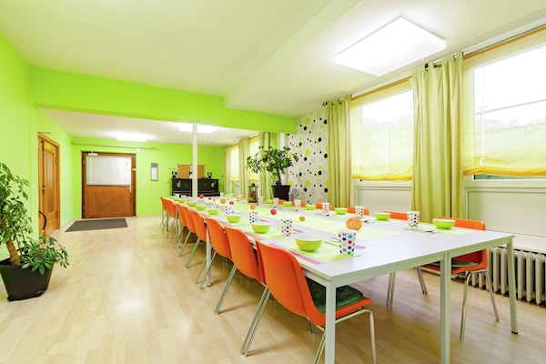 Foto van hondvriendelijk groepshuis in Hessen met tuin - Vakantiehuis in Bad Zwesten-Wenzigerode - DiningRoom