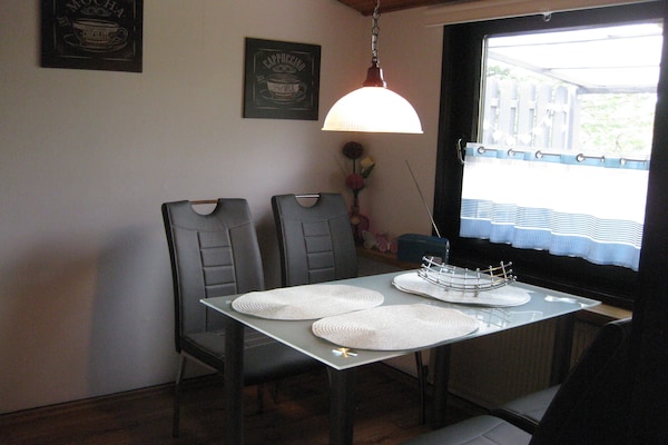 Foto van Vakantiehuis in Duitsland met natuurpracht - Vakantiehuis in Ronshausen - LivingRoom