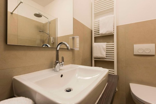 Foto van Braunschweig by Belvilla SuperiorTweepersoonskamer - BathRoom