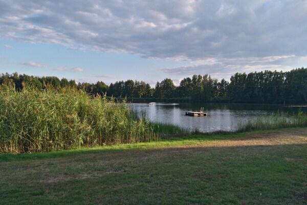 Foto van Bernsteinsee Hotel en Ferien-kamer met balkon - Vakantiehuis in Sassenburg - AreaSummer5KM