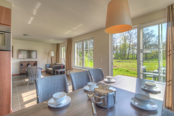 Foto van Villa met sauna en tuin - Vakantiehuis in Bad Bentheim - DiningRoom