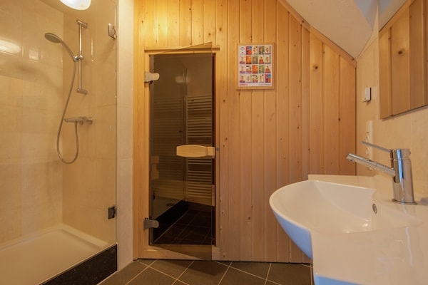 Foto van Villa met sauna en tuin - Vakantiehuis in Bad Bentheim - BathRoom