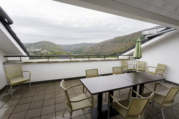 Foto van Stijlvolle penthouse van Rursee - Vakantiehuis in Heimbach - TerraceBalcony