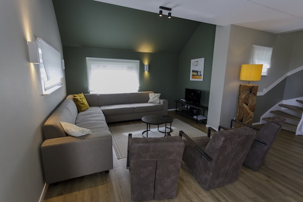 Foto van Villa met uitzicht op het meer en zwembad - Vakantiehuis in Heimbach - LivingRoom