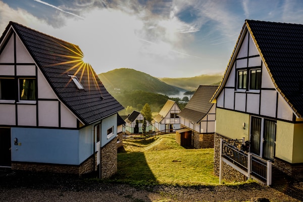Foto van Villa met uitzicht op het meer en zwembad - Vakantiehuis in Heimbach - ExteriorSummer