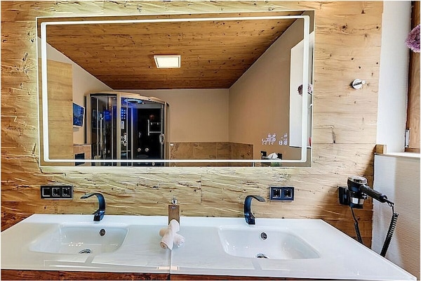 Foto van Luxe vakantieappartementchalet vlakbij het meer - Vakantiehuis in Schalkenmehren - Untagged