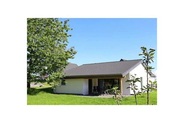 Foto van Bungalow in Gillenfeld met zwembad - Vakantiehuis in Gillenfeld - Untagged